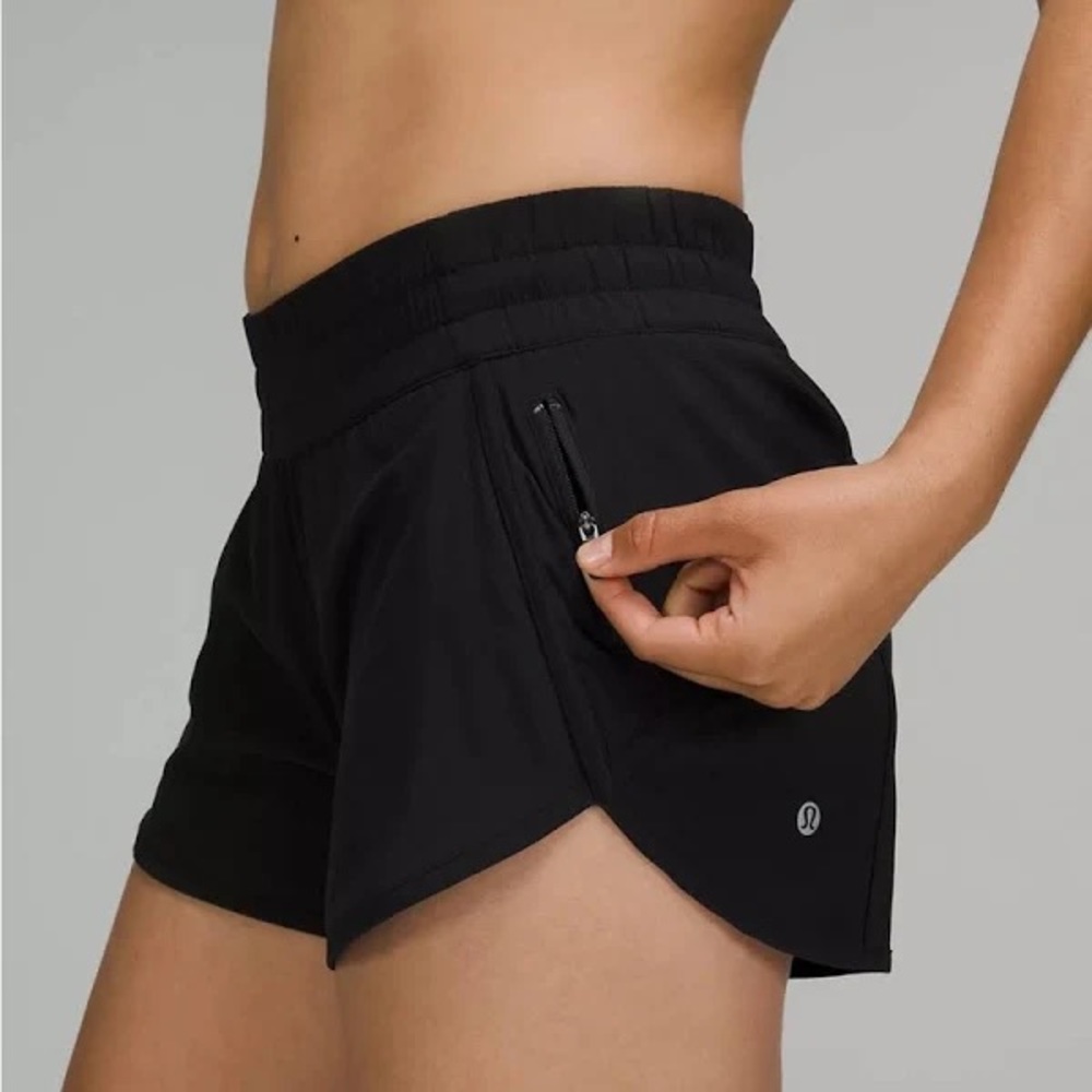 Lululemon black Tracker low rise running shorts 4” Sz 4